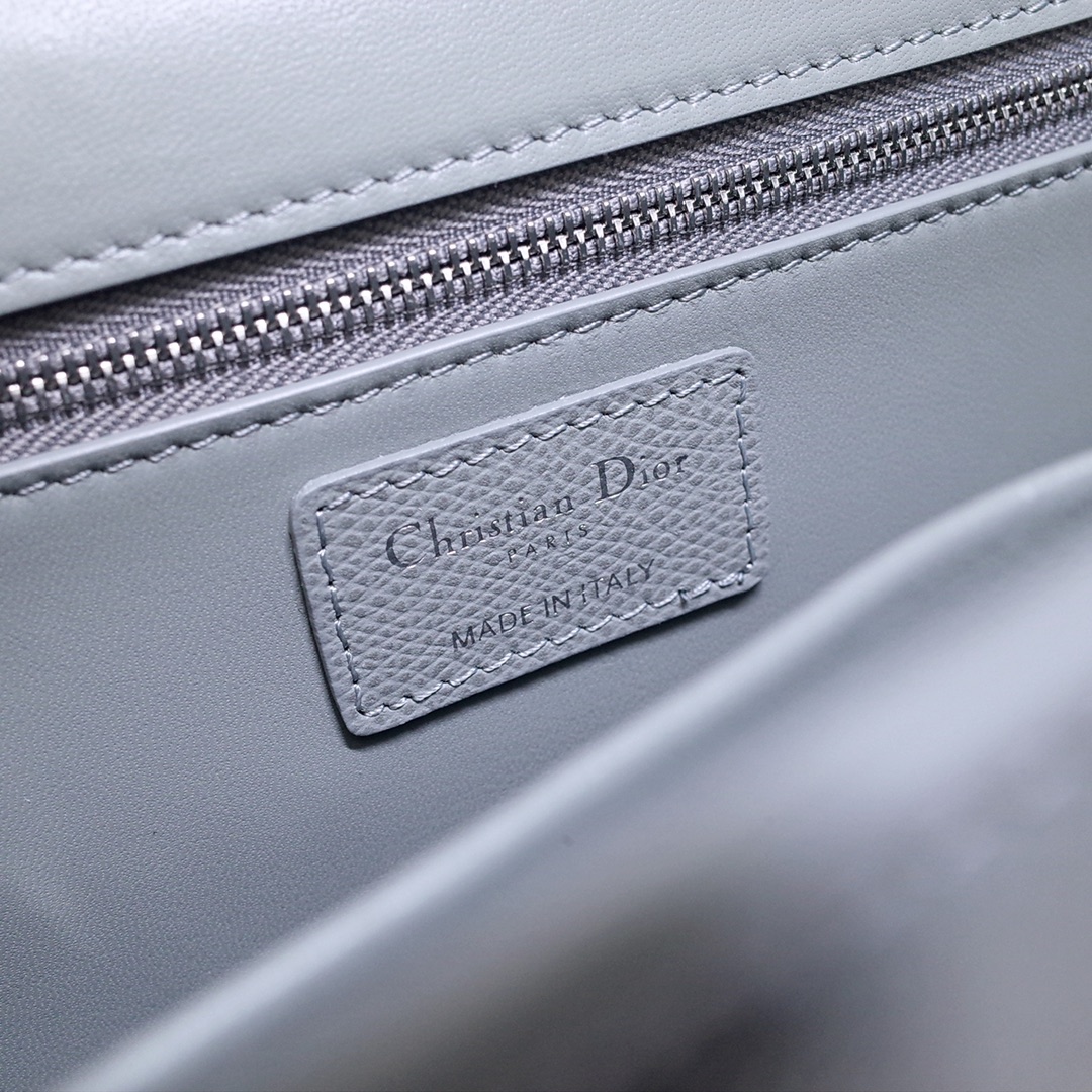 30 Montaigne Chain Bag Grey Grained Calfskin